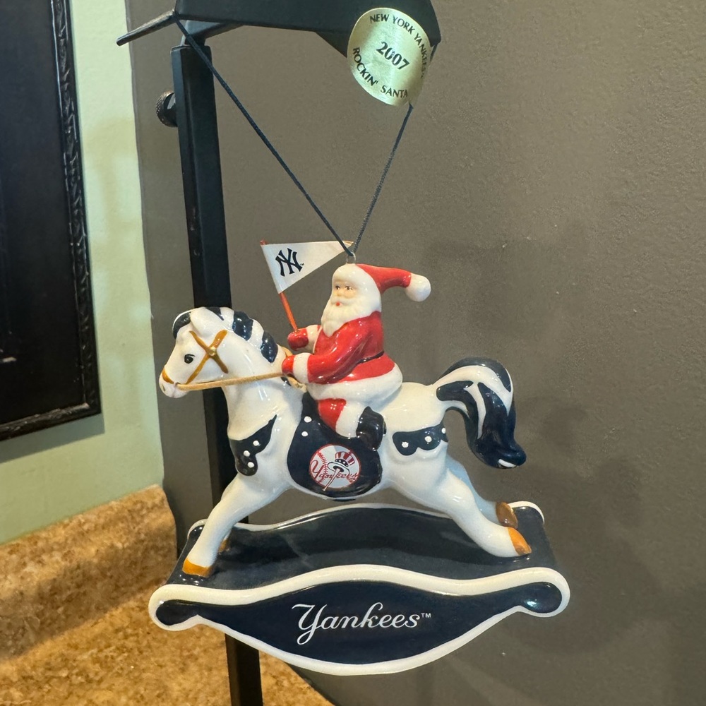 NWT Danbury Mint 2007 Collectable NY Yankees Ornament